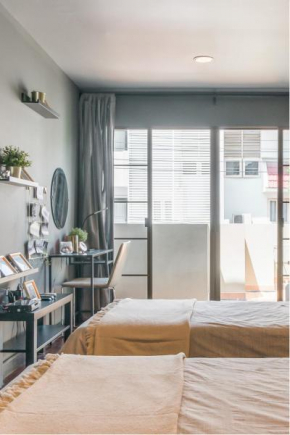 Laid Back Bangkok Living in a Retro Chic Retreat